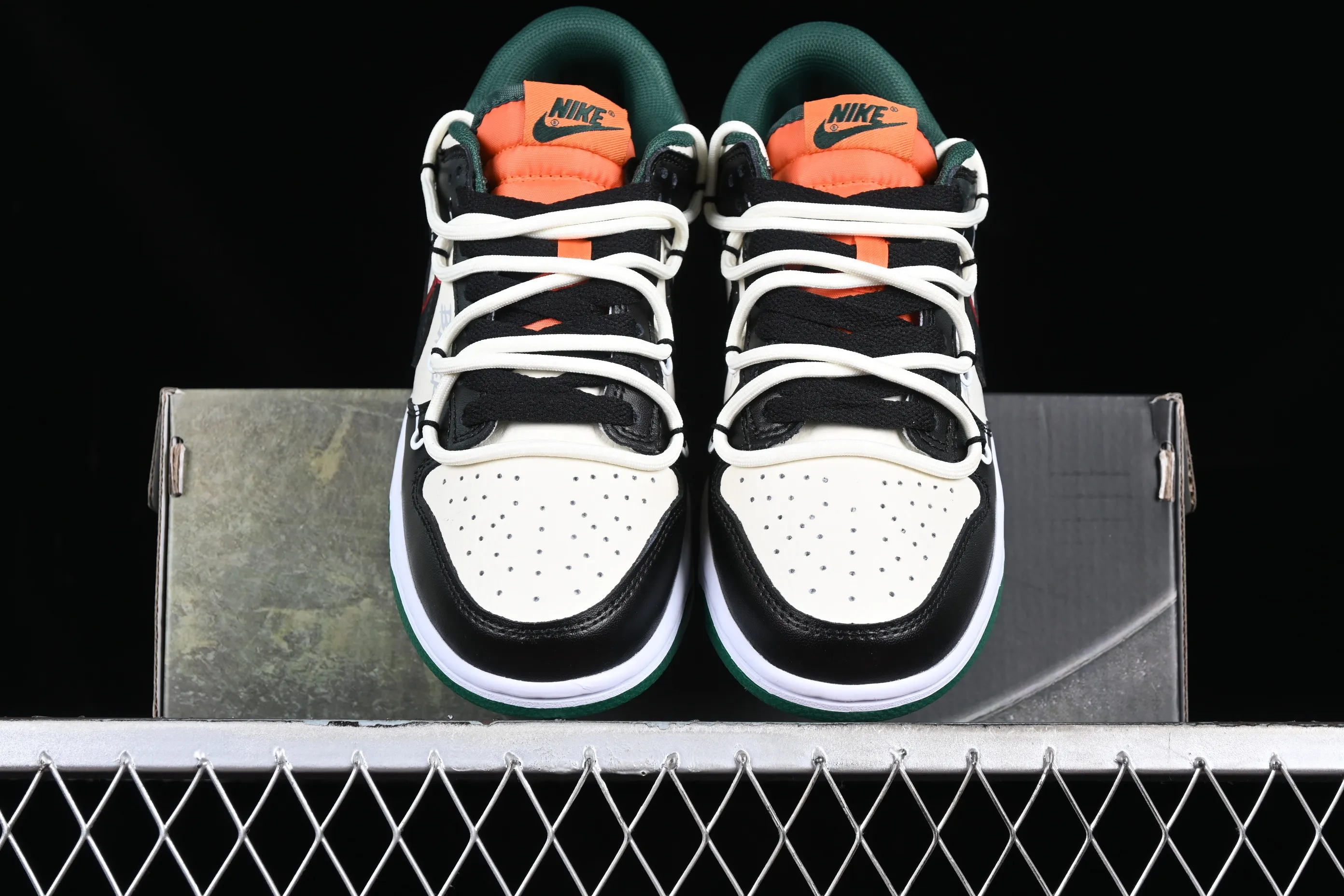 All Categories Nk SB Dunk Series Nk SB Dunk Low Low-top sneakers Nk Dunk Low Panda Prank-Sliding Track Cracked Skateboarder SB Strappy Low-top Casual Shoes DD1391-300